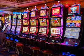 Antarmuka responsif platform genting 138 di perangkat mobile menampilkan menu MMA dan permainan slot